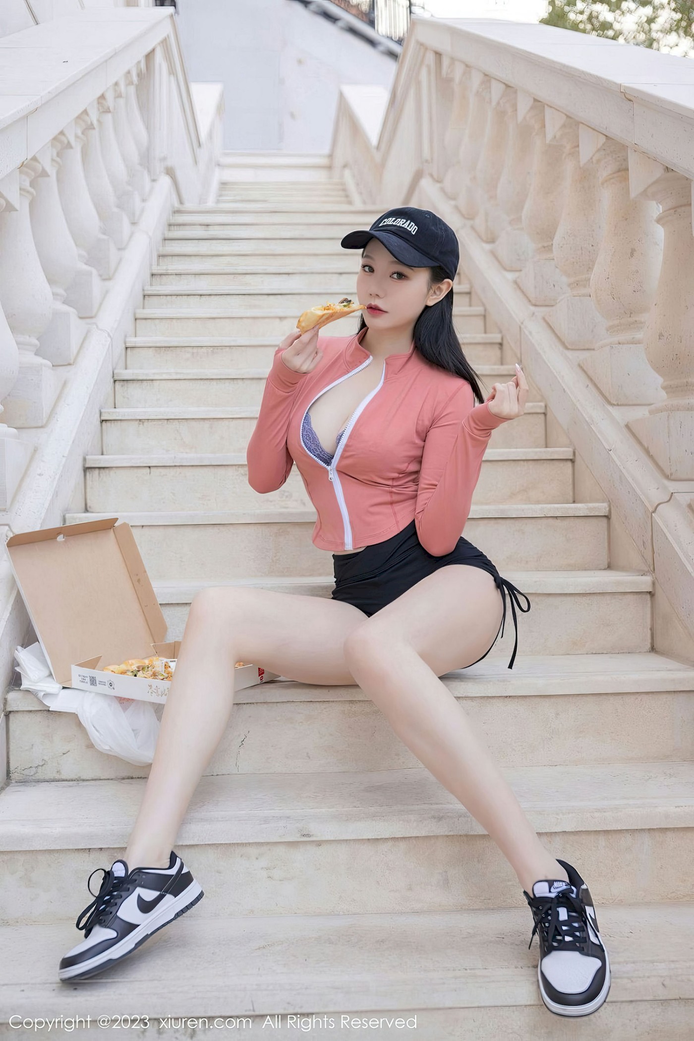 [XiuRen秀人网] No.6487 安然anran – 美腿短裤+外卖员装扮性感写真