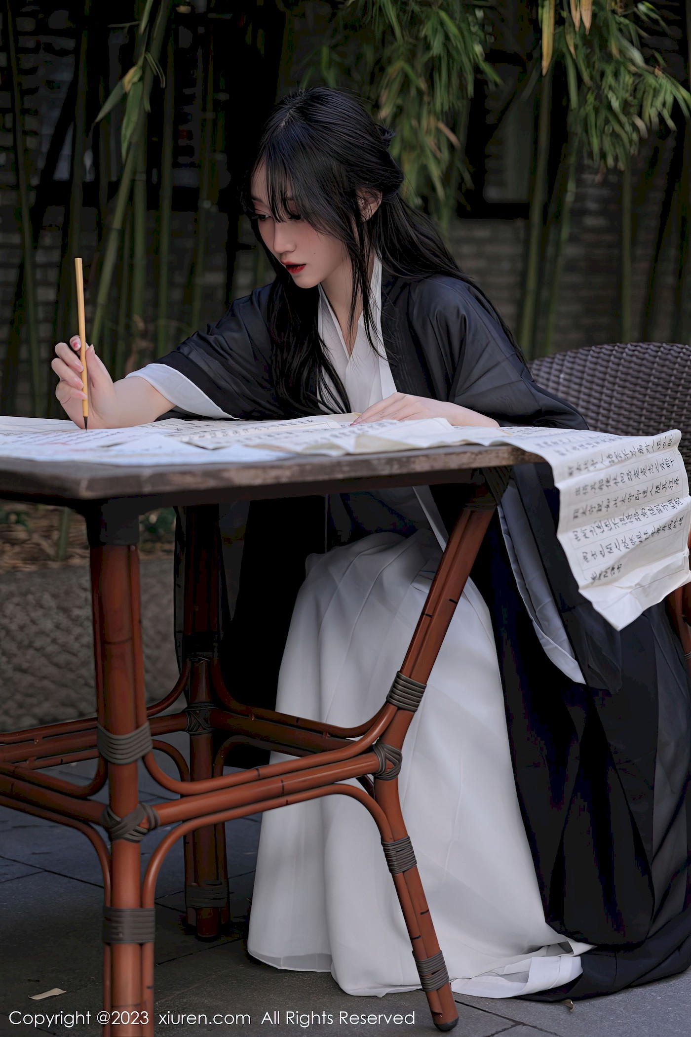 [秀人XiuRen] No.6094 玥儿玥er – 白色古装+曼妙娇躯海南旅拍