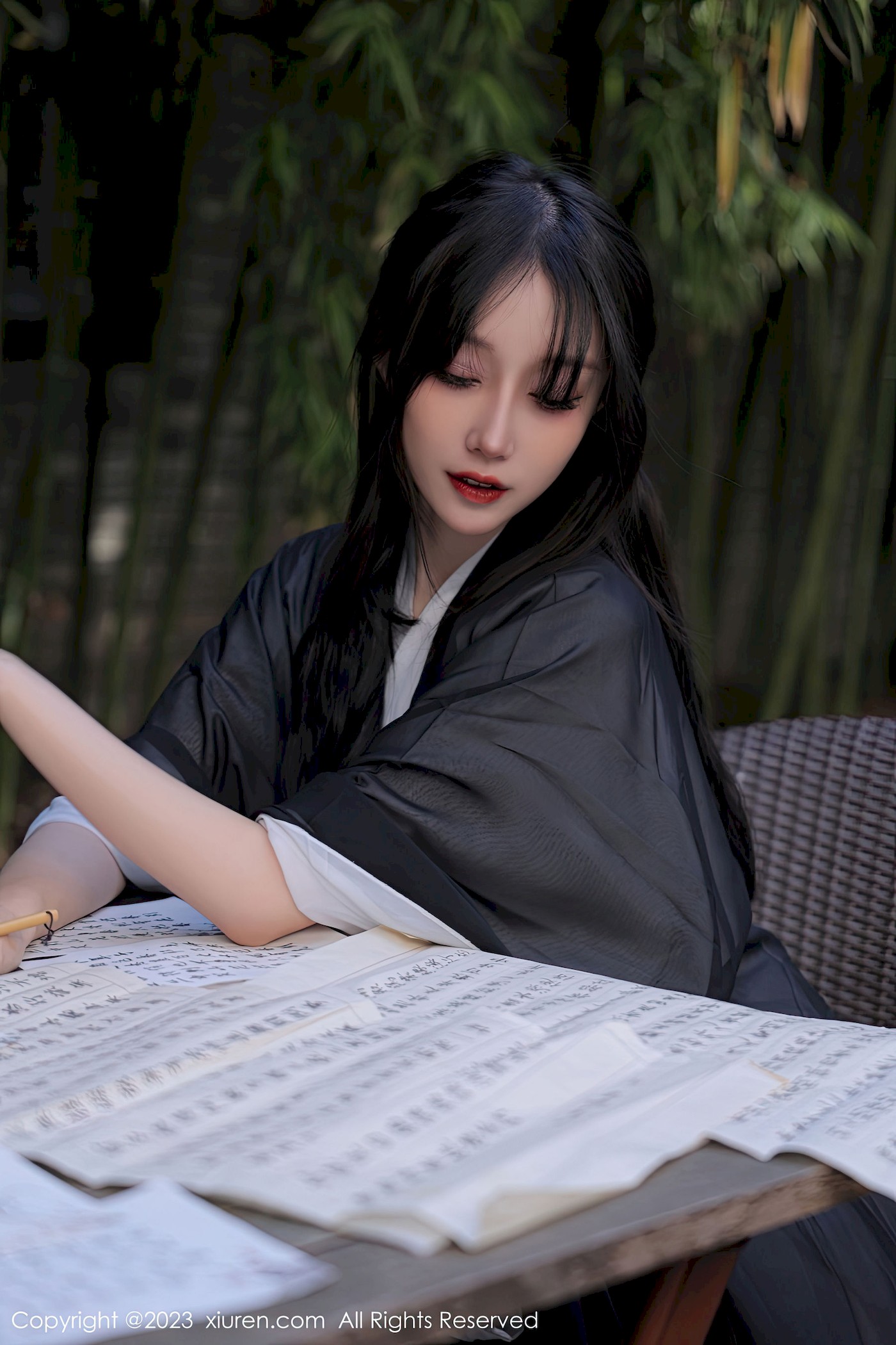 [秀人XiuRen] No.6094 玥儿玥er – 白色古装+曼妙娇躯海南旅拍