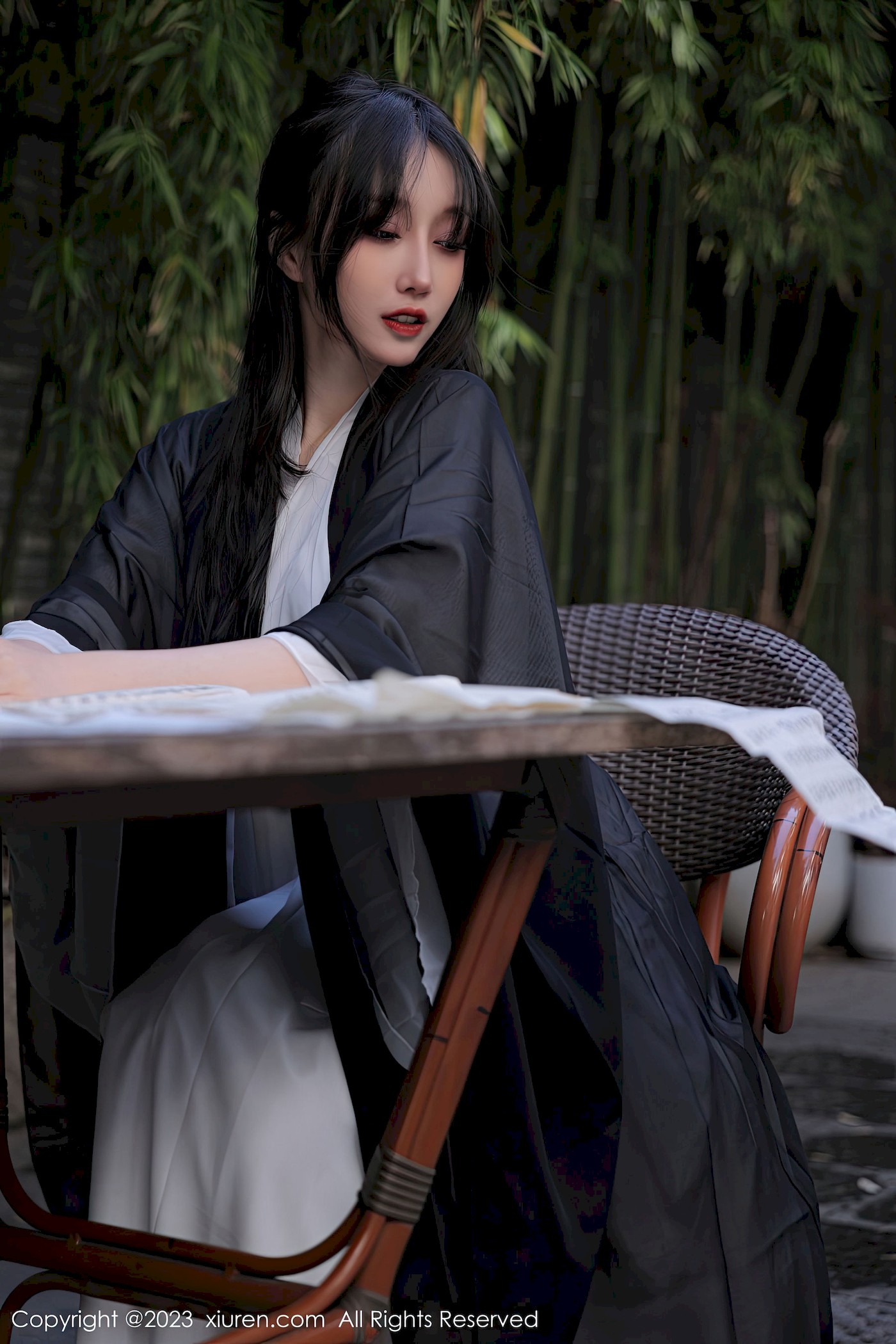 [秀人XiuRen] No.6094 玥儿玥er – 白色古装+曼妙娇躯海南旅拍