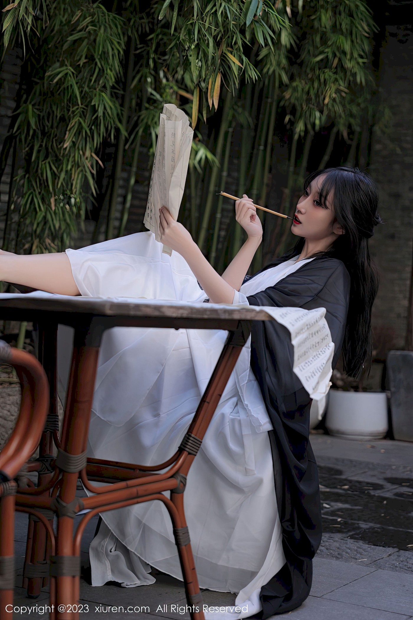 [秀人XiuRen] No.6094 玥儿玥er – 白色古装+曼妙娇躯海南旅拍
