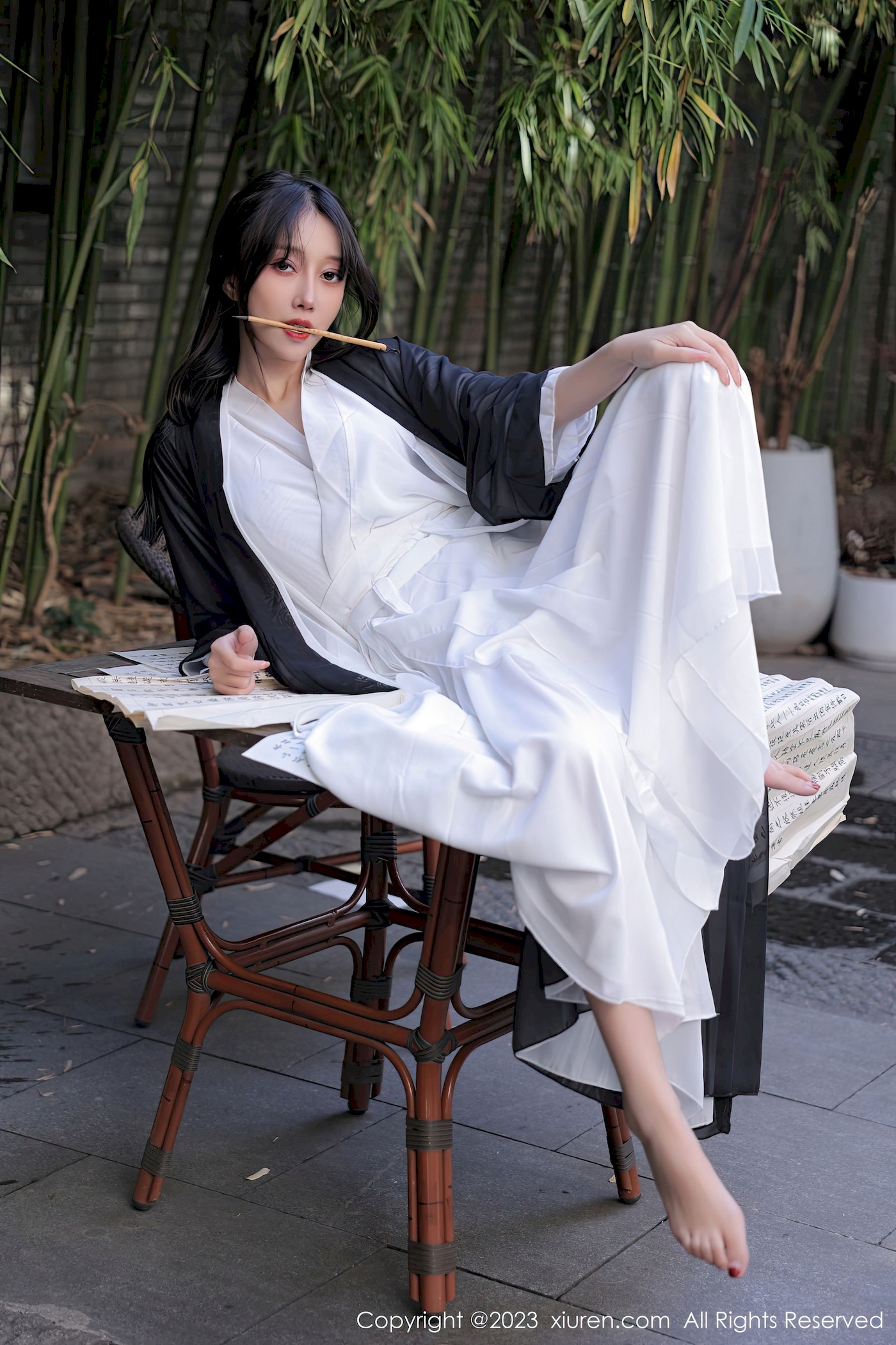 [秀人XiuRen] No.6094 玥儿玥er – 白色古装+曼妙娇躯海南旅拍