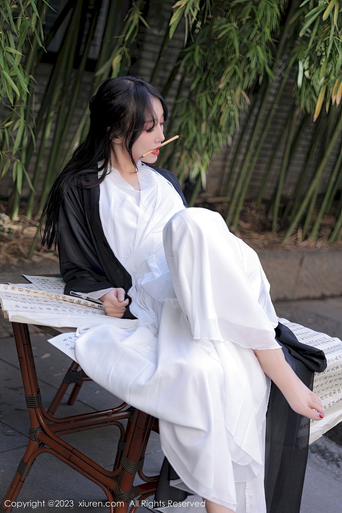 [秀人XiuRen] No.6094 玥儿玥er – 白色古装+曼妙娇躯海南旅拍