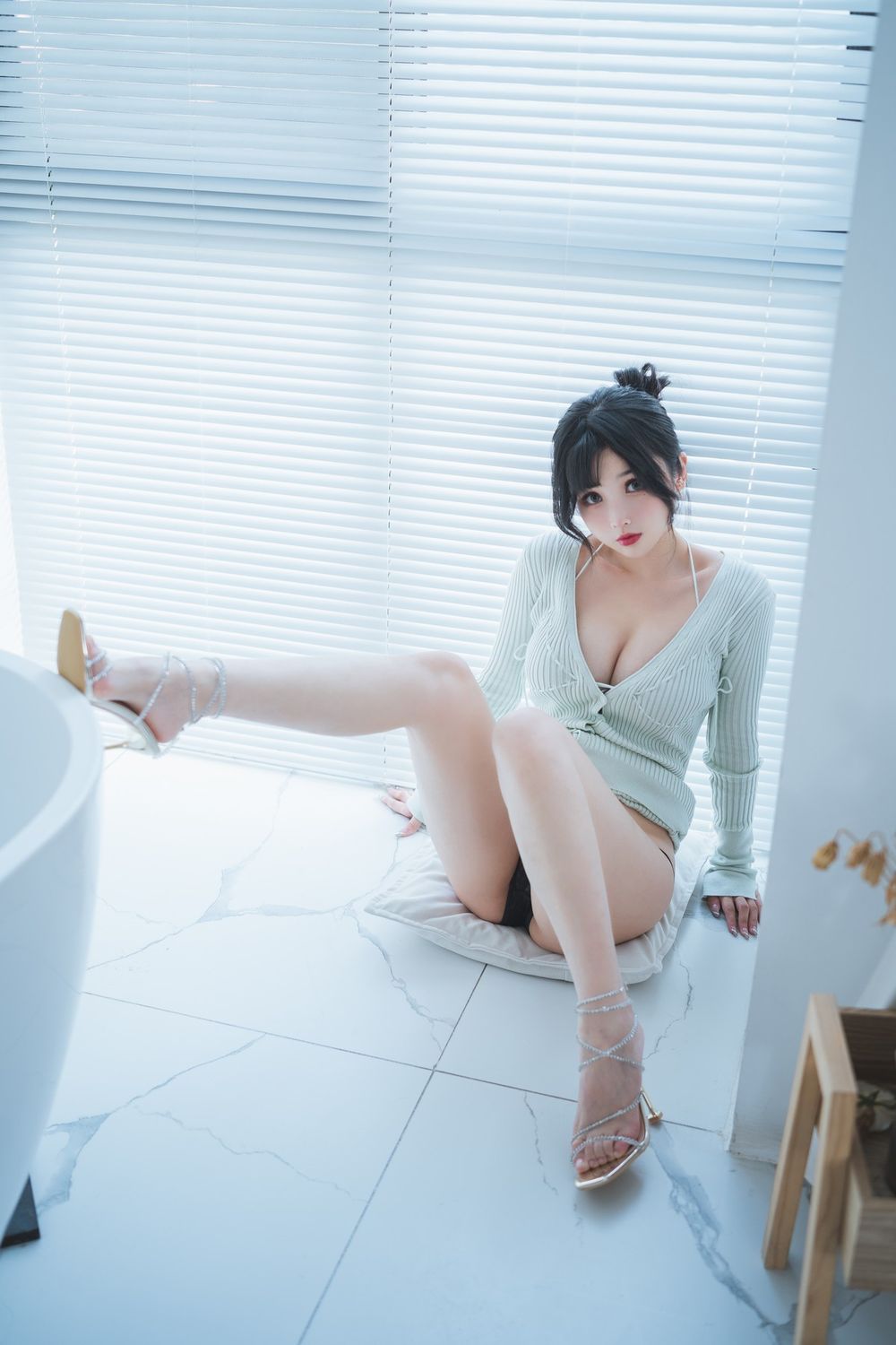 网络美女rioko凉凉子深V针织裙居家黑色内衣系列私房写真-御萝部落