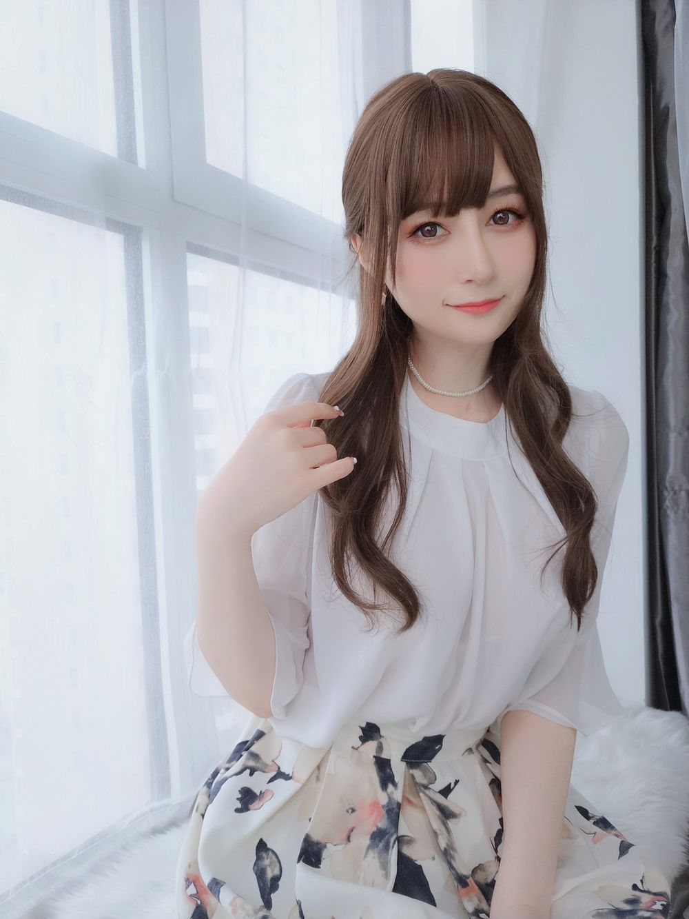 网络红人白银81丝袜美腿碎长裙粉色内衣私房系列性感写真-御萝部落