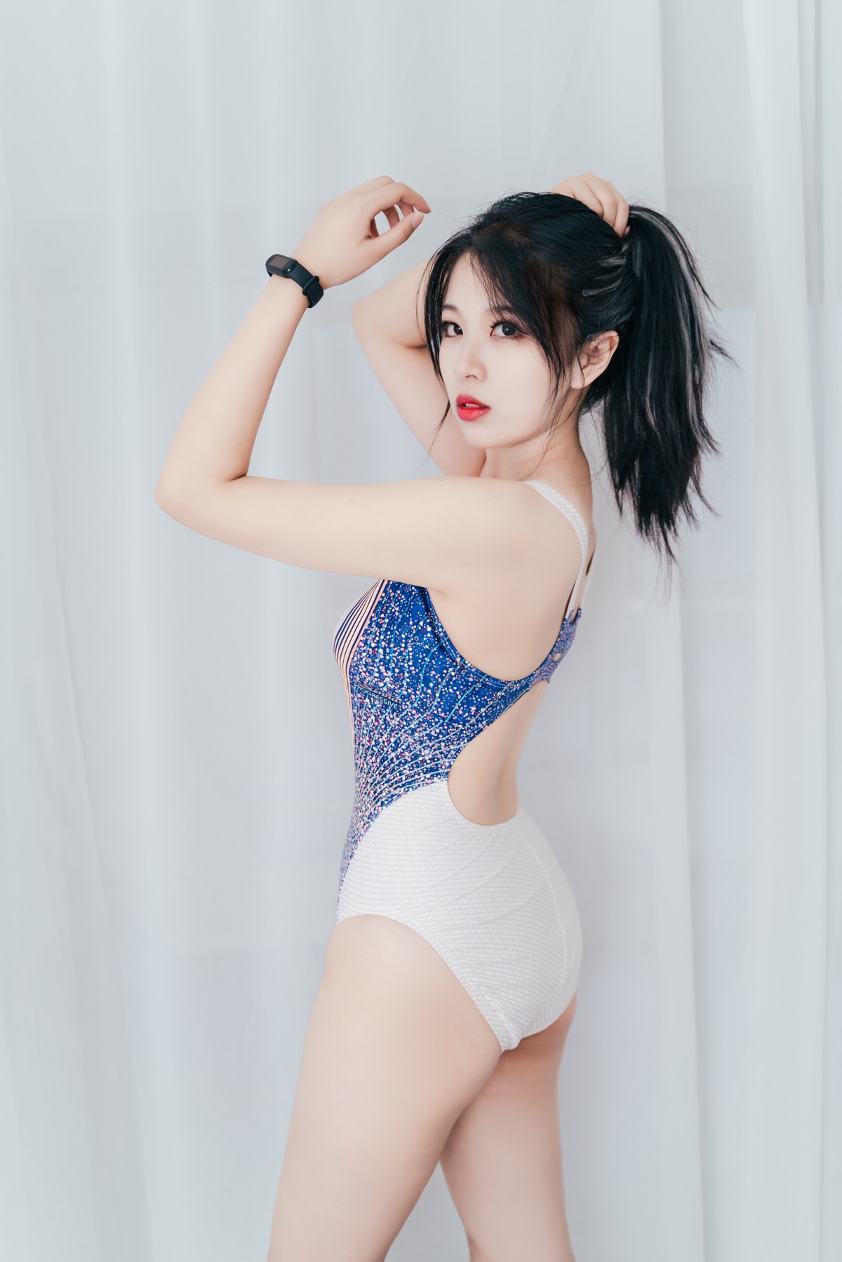 网络美女轩萧学姐连体泳装秀完美身材竞泳主题私房写真-御萝部落