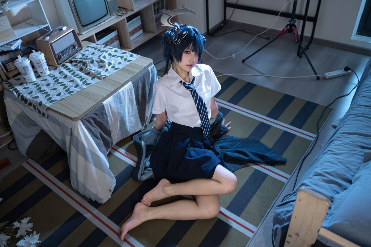 清水凪 – 龙华妃咲JK：角色JK制服造型还原 校园风格与人物气质呈现 简洁构图下的日常感与角色氛围展示 52P