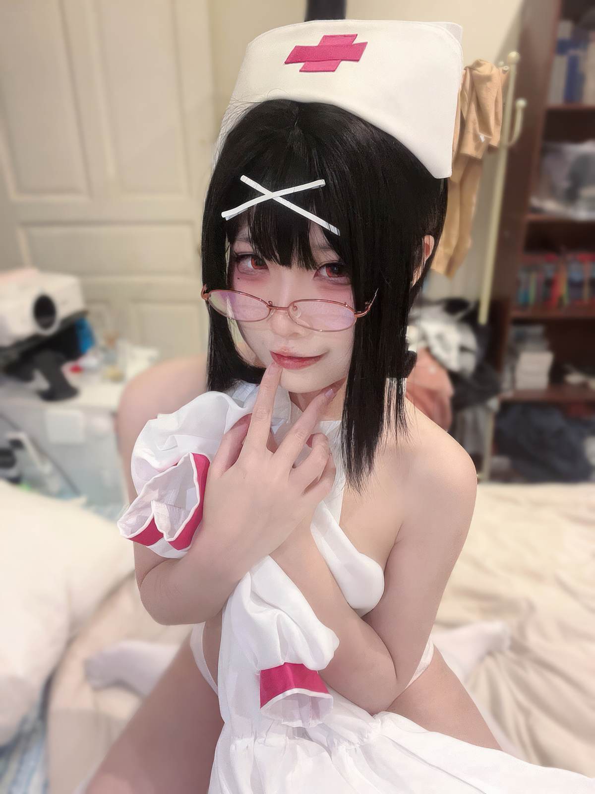 清水凪 – 夜勤小护士：白丝眼镜护士造型 夜班氛围感下的清纯制服风 31P