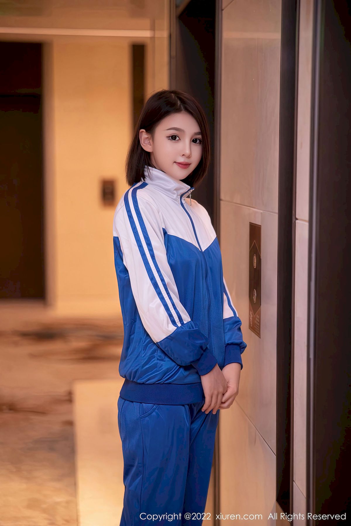 秀人网新人嫩模美羊羊样貌清纯白蓝白运动服饰性感写真-御萝部落