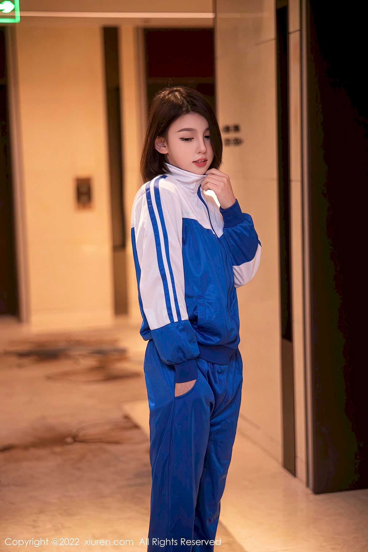 秀人网新人嫩模美羊羊样貌清纯白蓝白运动服饰性感写真-御萝部落