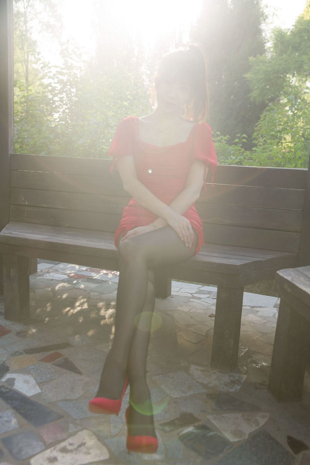 斗鱼主播小女巫露娜黑丝美腿低胸小红裙户外系列性感写真-御萝部落