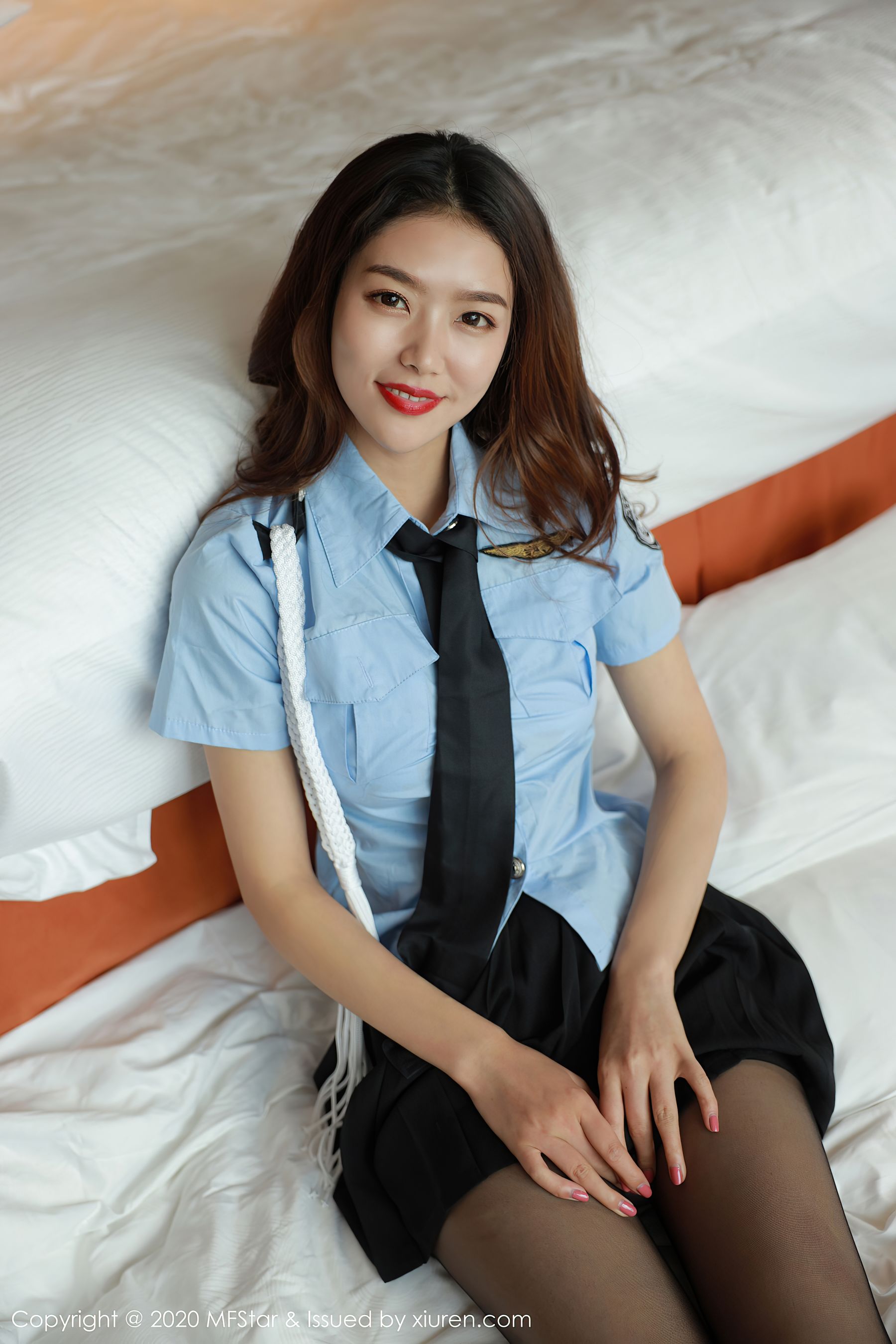 [MFStar模范学院] VOL.388 模特方子萱 – 职业制服+高挑身姿私房写真