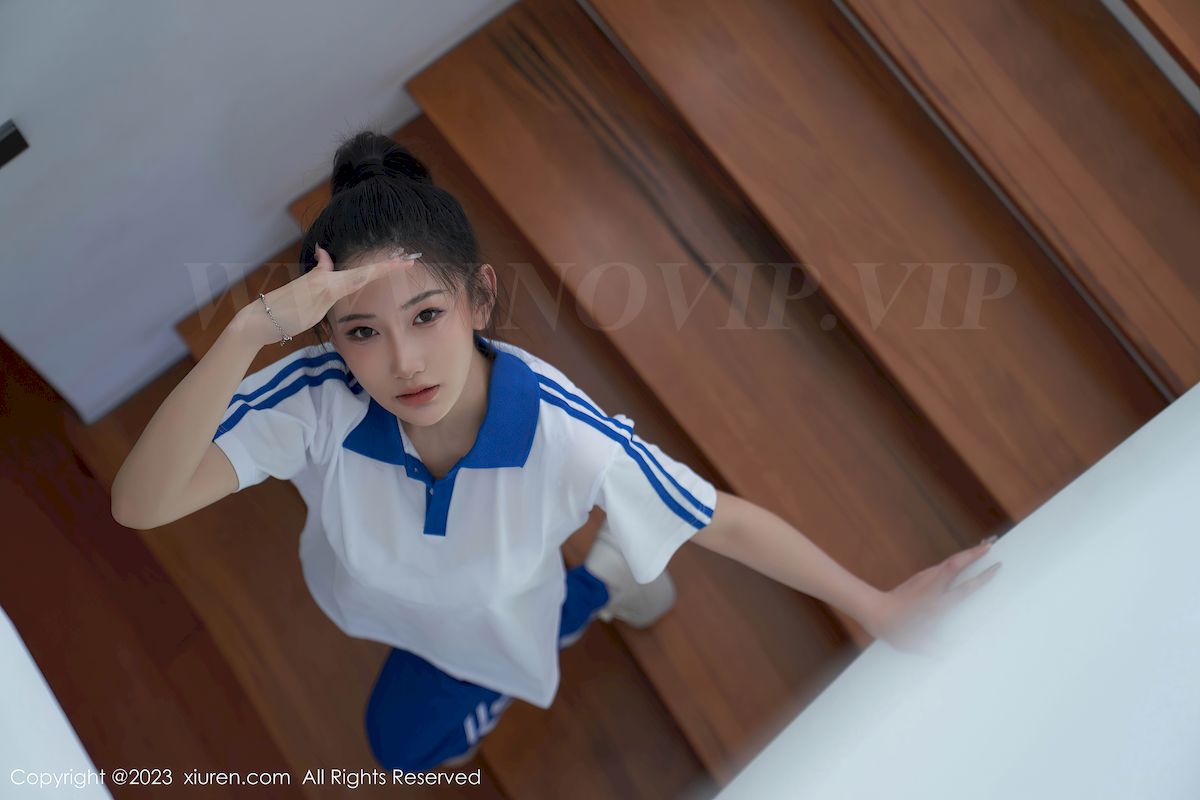 秀人网新人模特@沈青黛白色上衣蓝色长裤学妹装扮写真-御萝部落