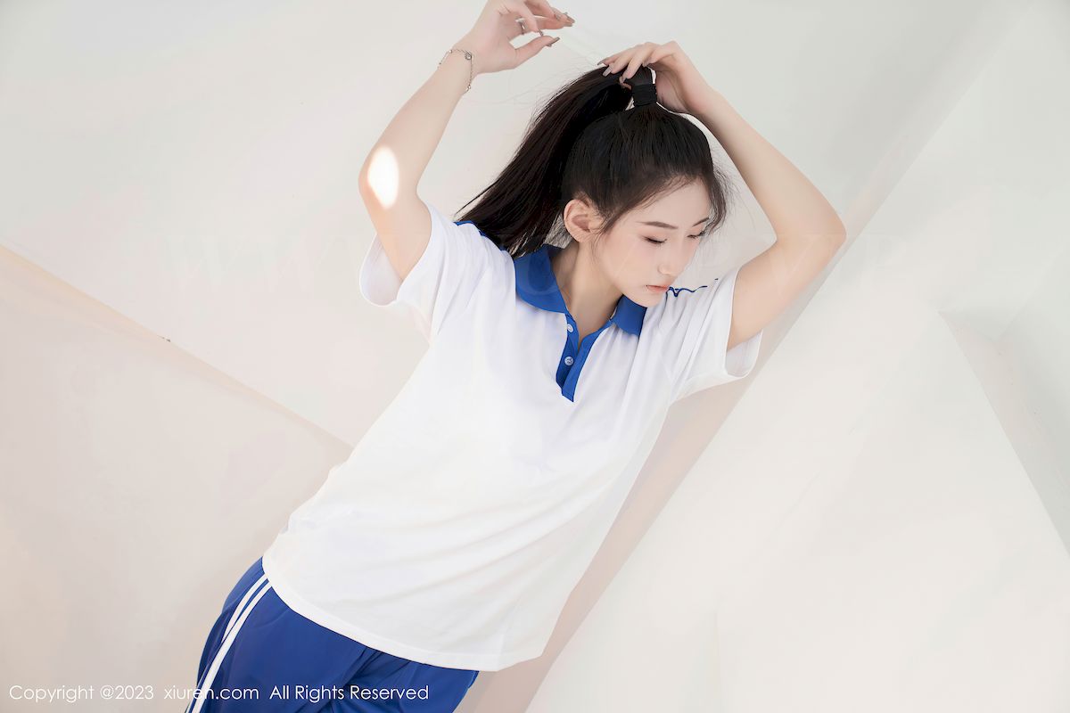 秀人网新人模特@沈青黛白色上衣蓝色长裤学妹装扮写真-御萝部落