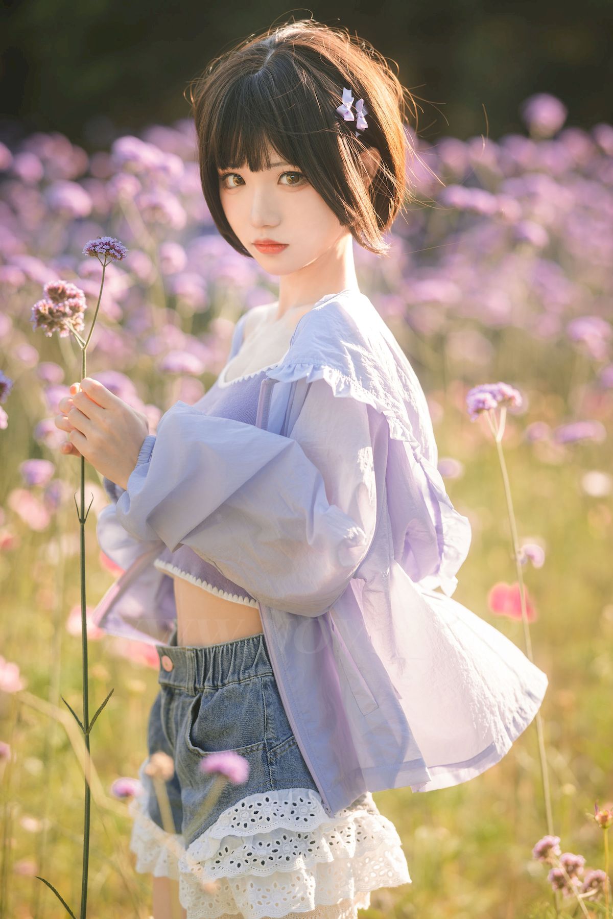 网络红人花柒Hana户外粉色花海青春阳光性感写真-御萝部落