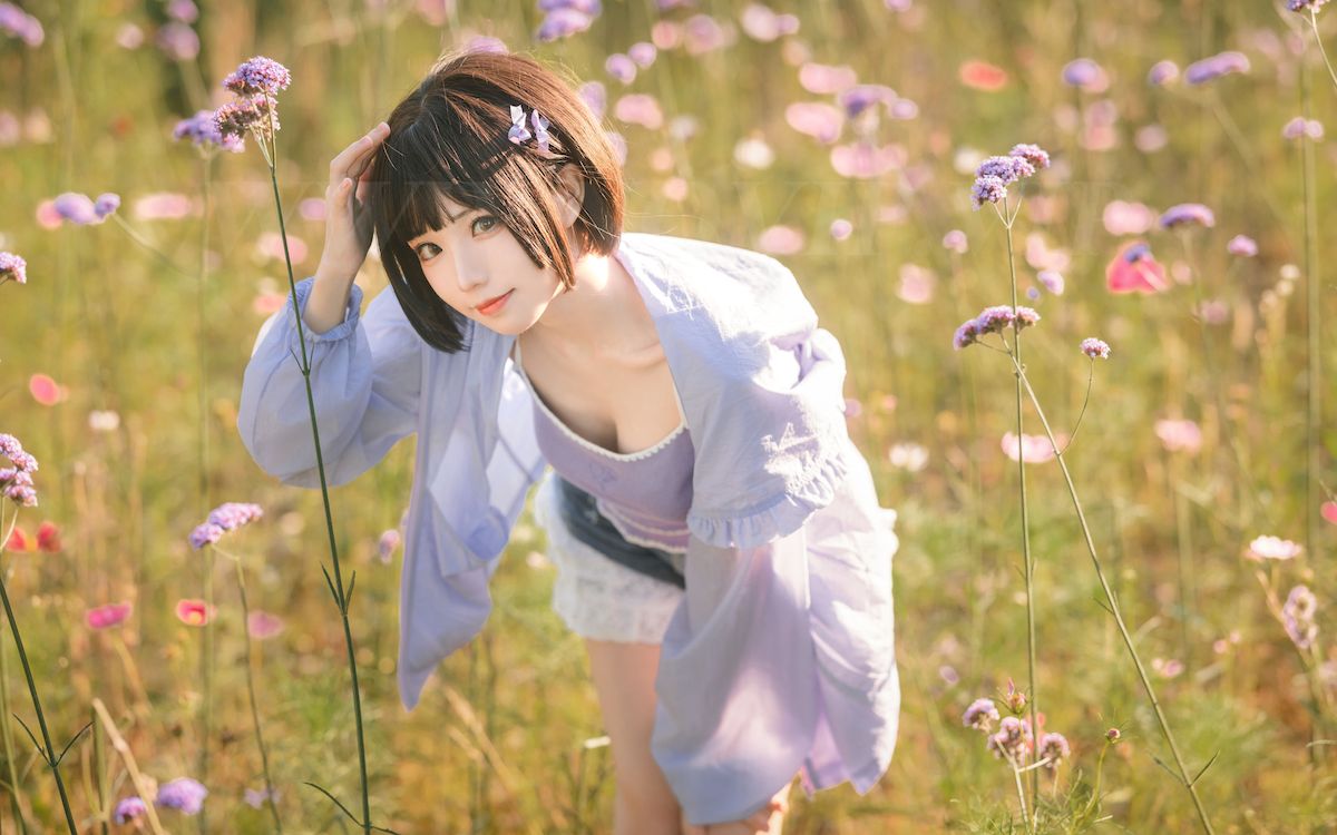 网络红人花柒Hana户外粉色花海青春阳光性感写真-御萝部落