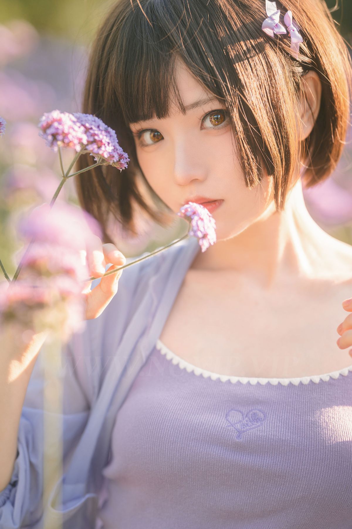 网络红人花柒Hana户外粉色花海青春阳光性感写真-御萝部落
