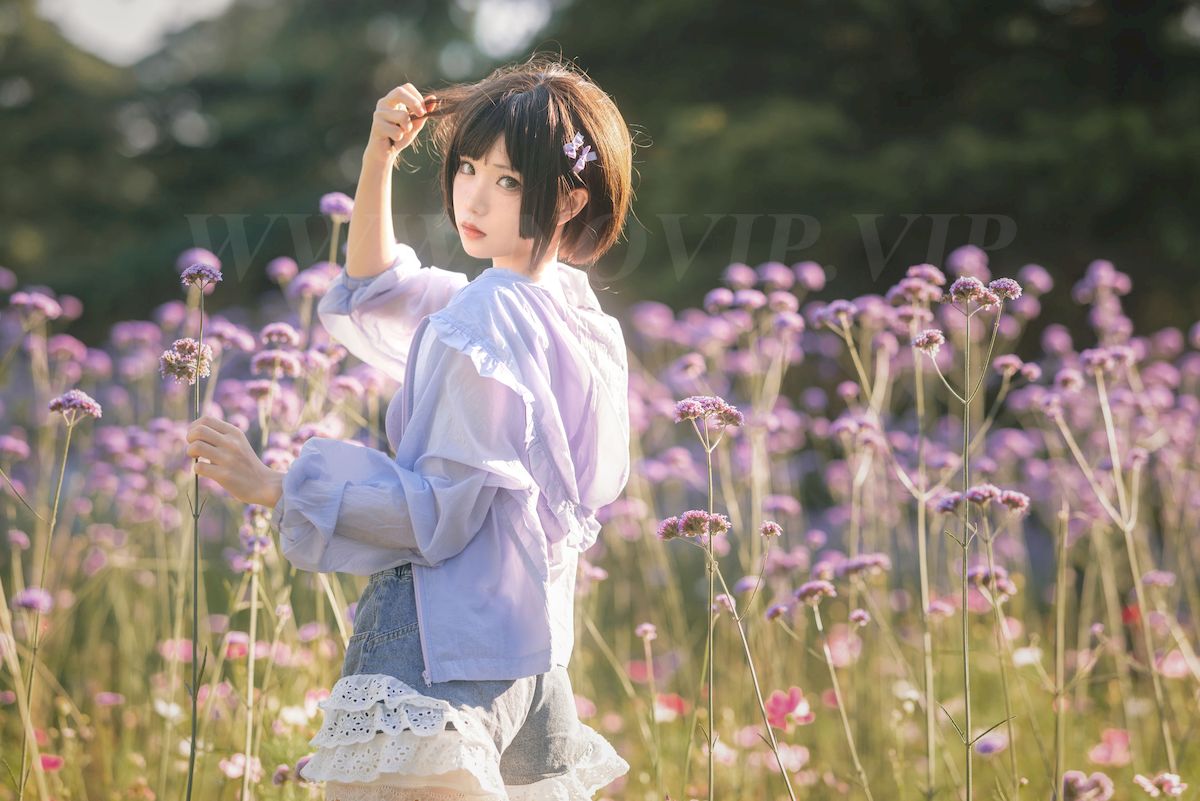网络红人花柒Hana户外粉色花海青春阳光性感写真-御萝部落
