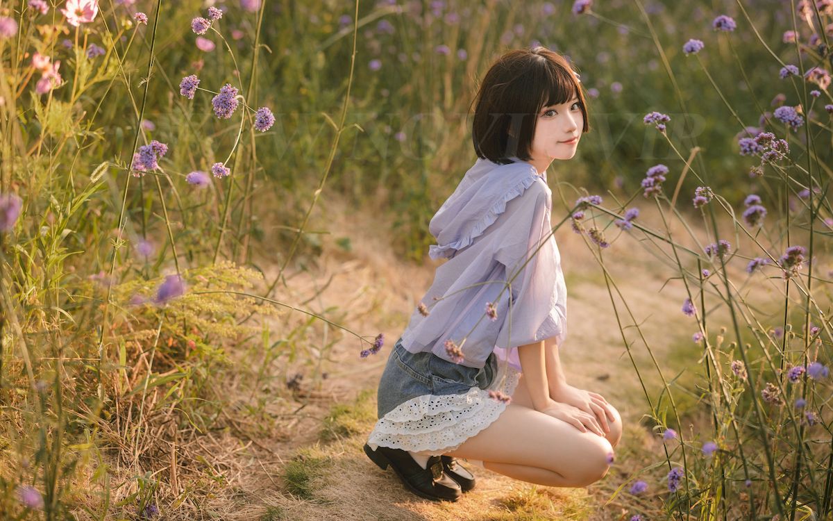 网络红人花柒Hana户外粉色花海青春阳光性感写真-御萝部落