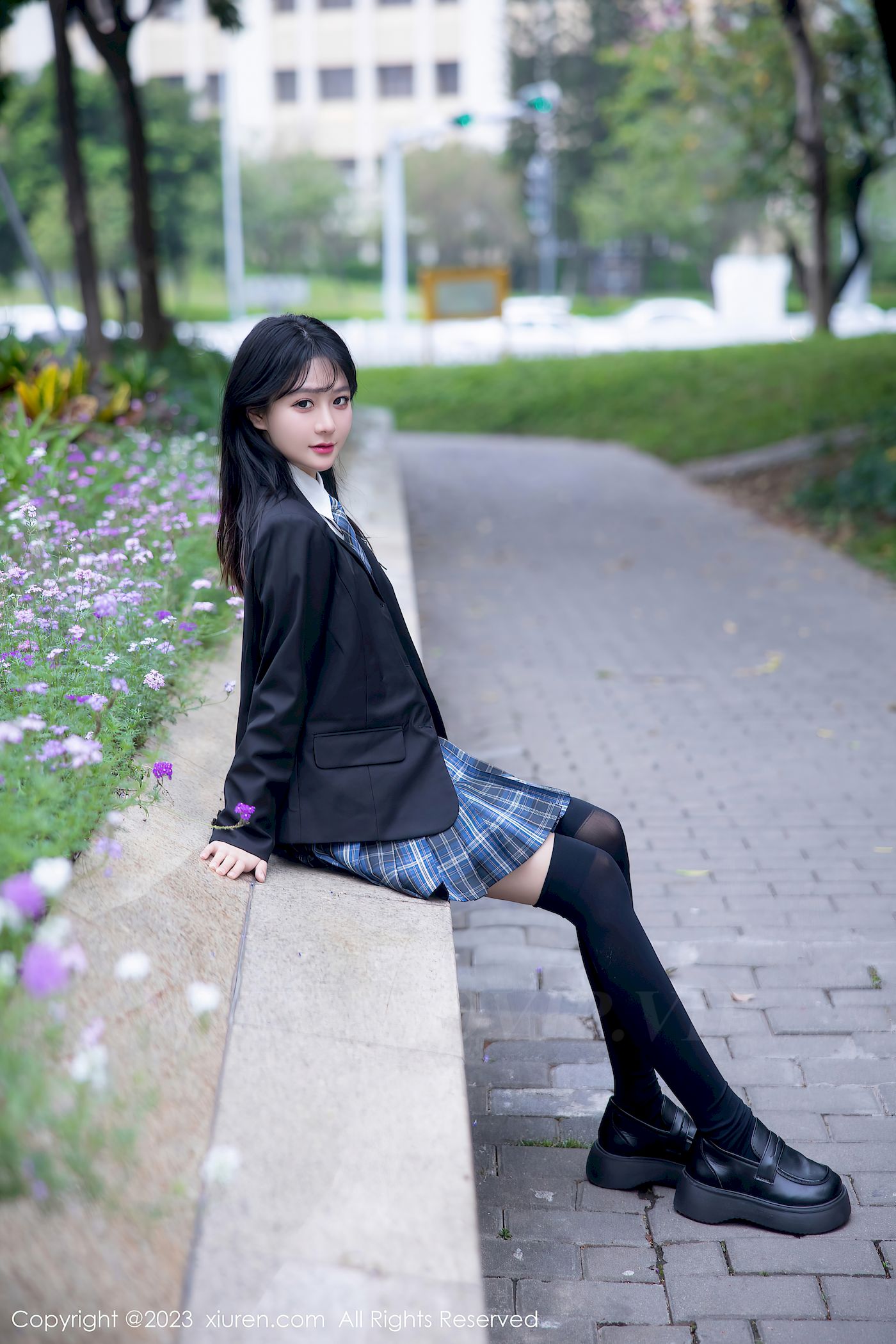 秀人网美女模特幼幼学妹制服格子裙搭配长筒袜性感写真-御萝部落