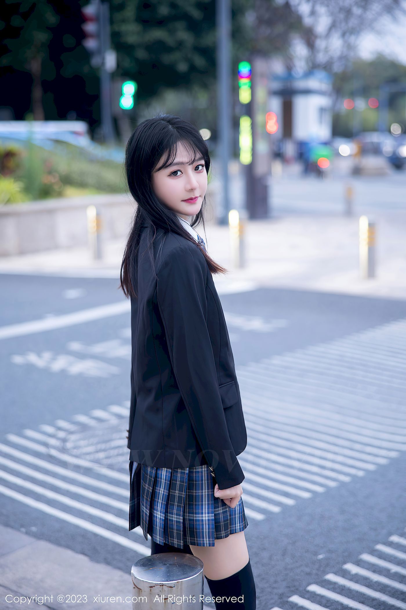 秀人网美女模特幼幼学妹制服格子裙搭配长筒袜性感写真-御萝部落