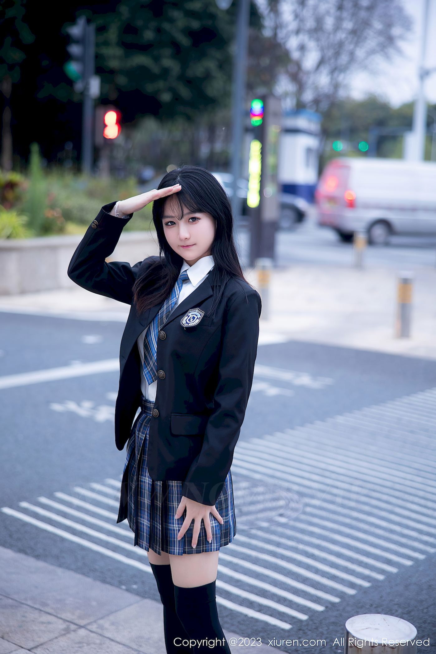 秀人网美女模特幼幼学妹制服格子裙搭配长筒袜性感写真-御萝部落
