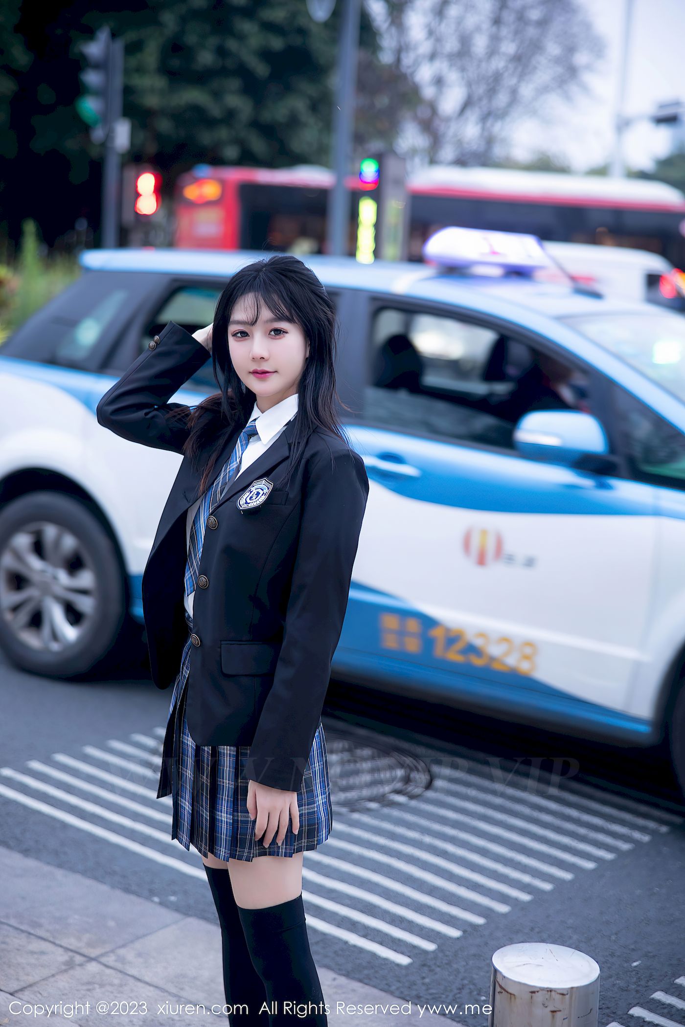秀人网美女模特幼幼学妹制服格子裙搭配长筒袜性感写真-御萝部落