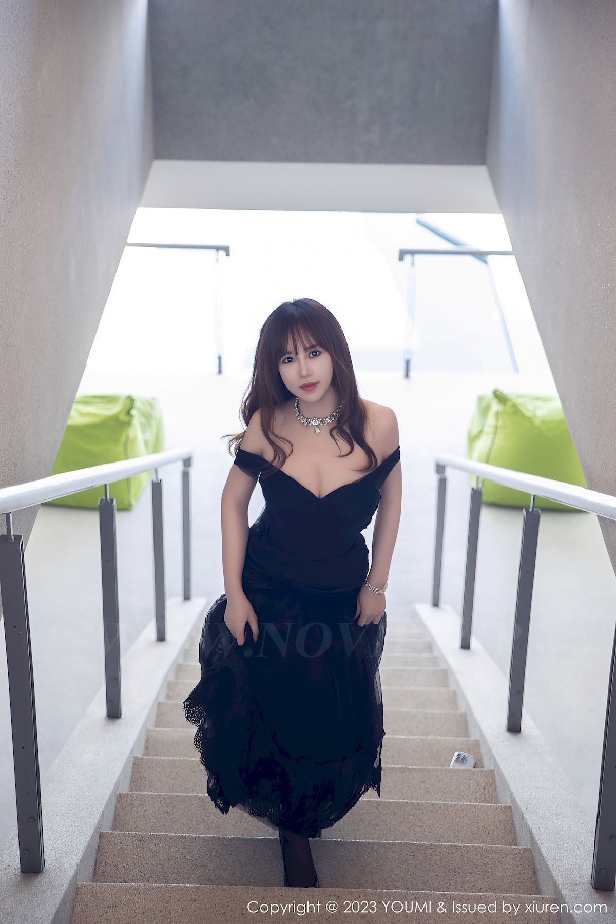 尤蜜荟美女模特icy猪黑色蕾丝服饰搭配魅惑黑丝泰国旅拍-御萝部落