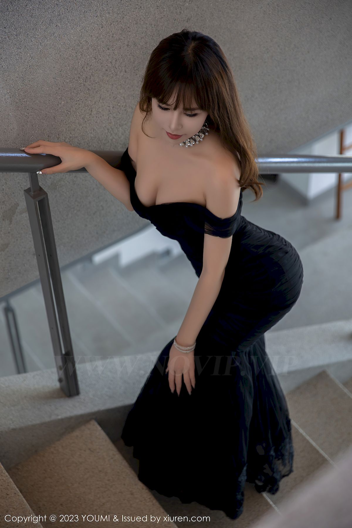 尤蜜荟美女模特icy猪黑色蕾丝服饰搭配魅惑黑丝泰国旅拍-御萝部落