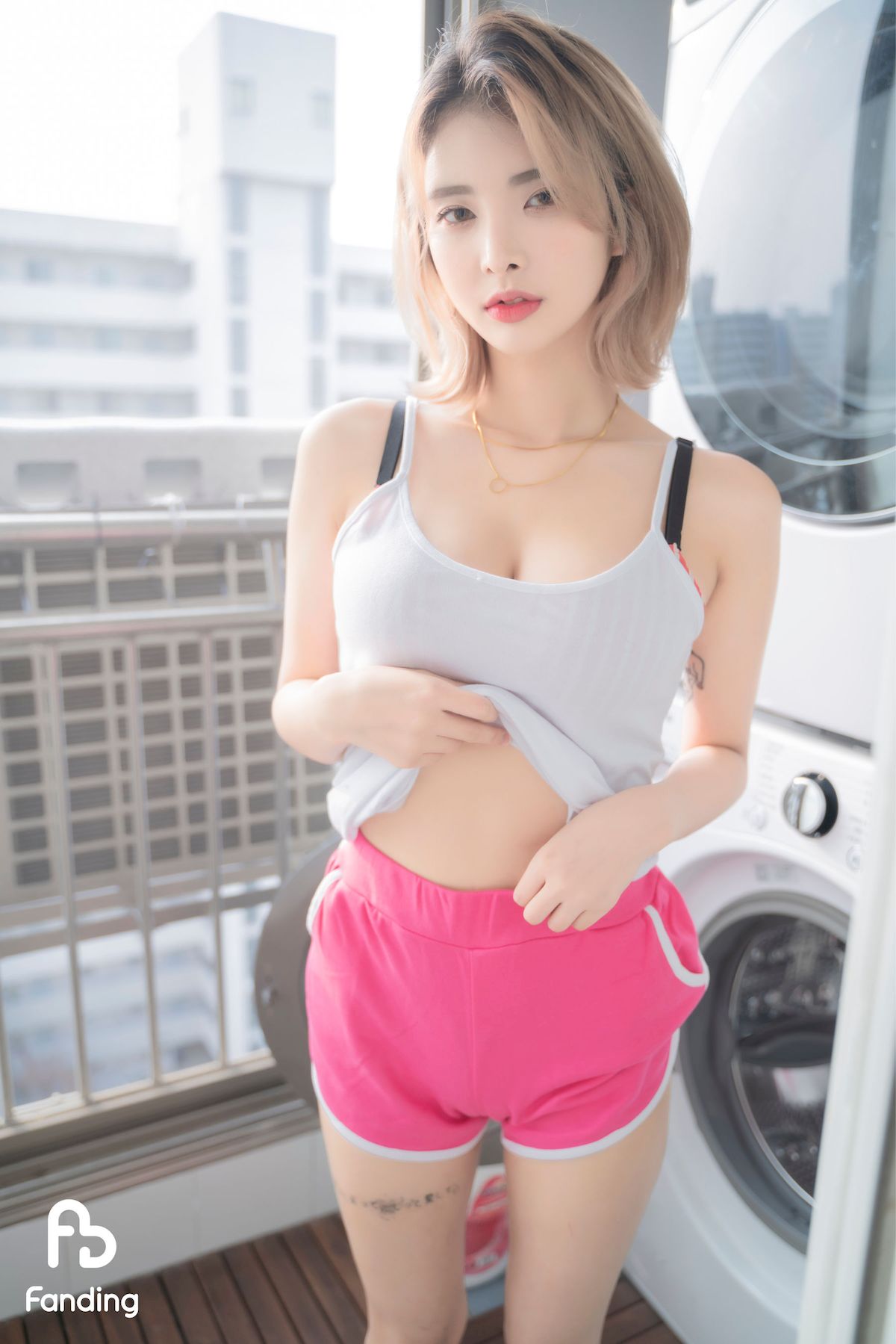 Fanding韩国美女Yeon清爽短发白嫩身材居家女友系列写真-御萝部落