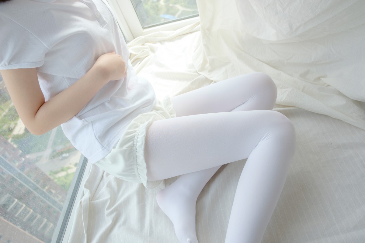 [森萝财团]R15-018窗台上的白丝少女 – COSPLAY