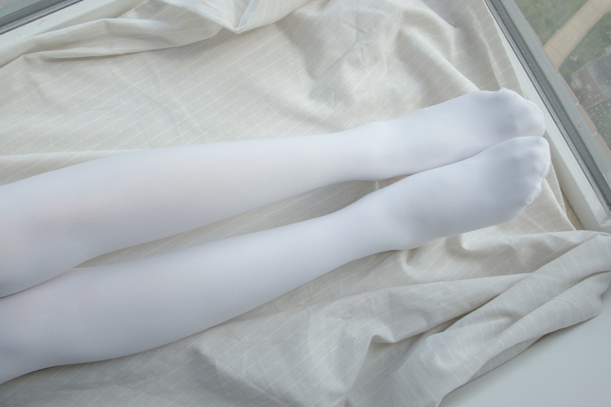 [森萝财团]R15-018窗台上的白丝少女 – COSPLAY