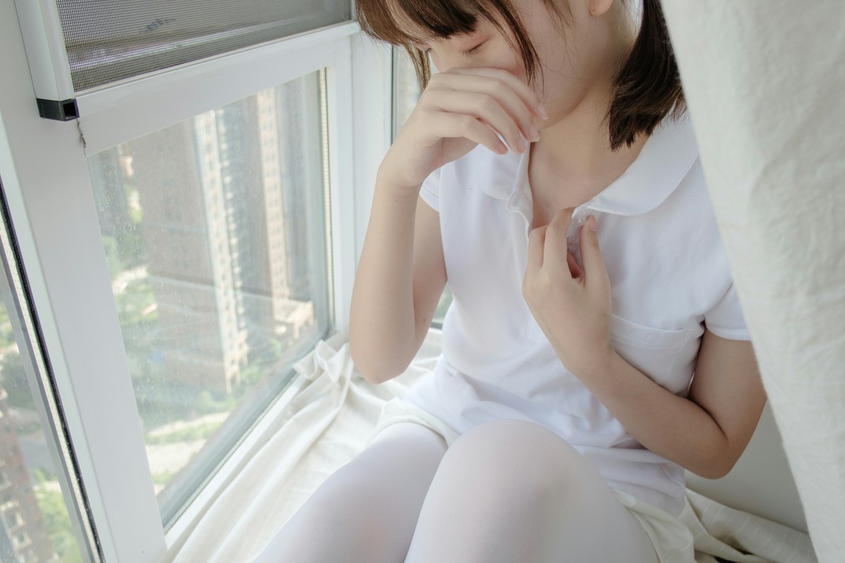 [森萝财团]R15-018窗台上的白丝少女 – COSPLAY