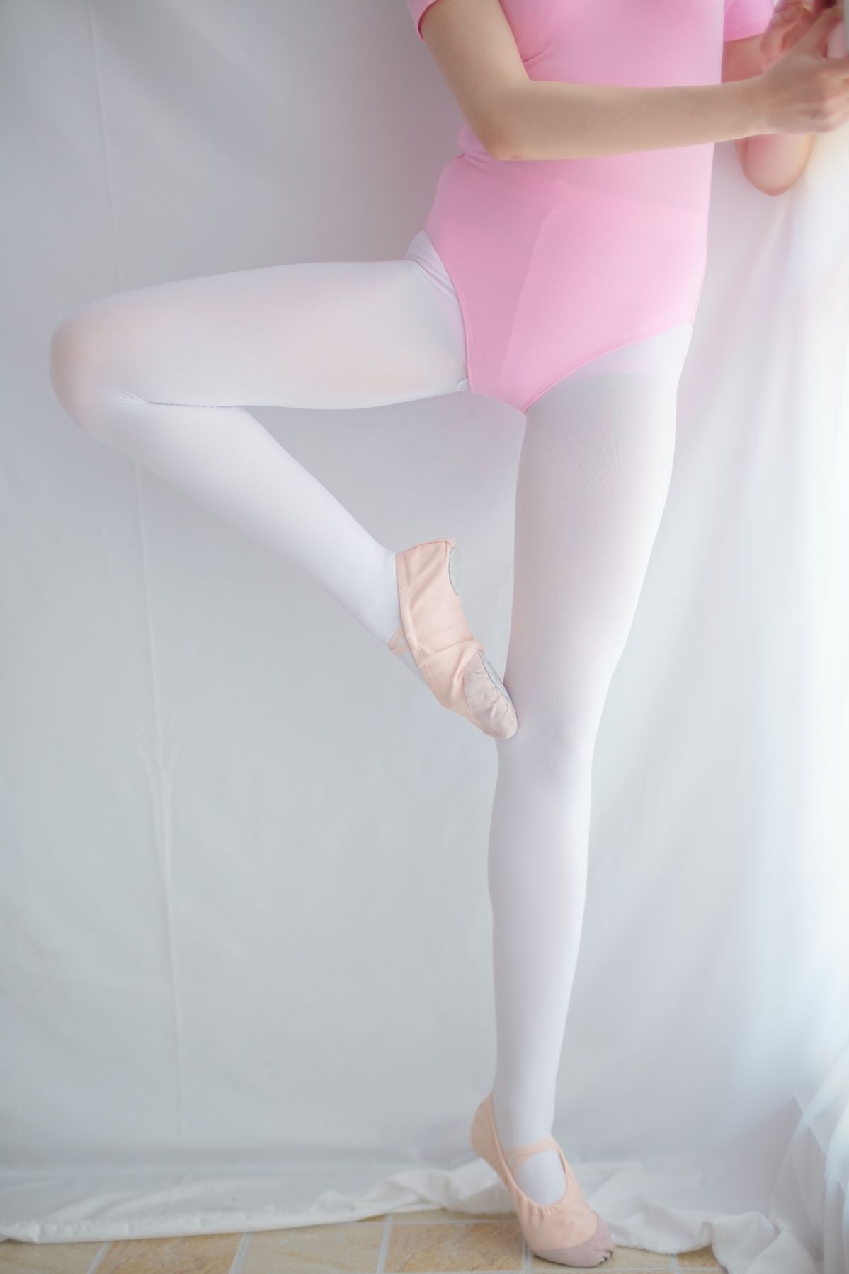 [森萝财团]R15-012白丝粉红少女 – COSPLAY