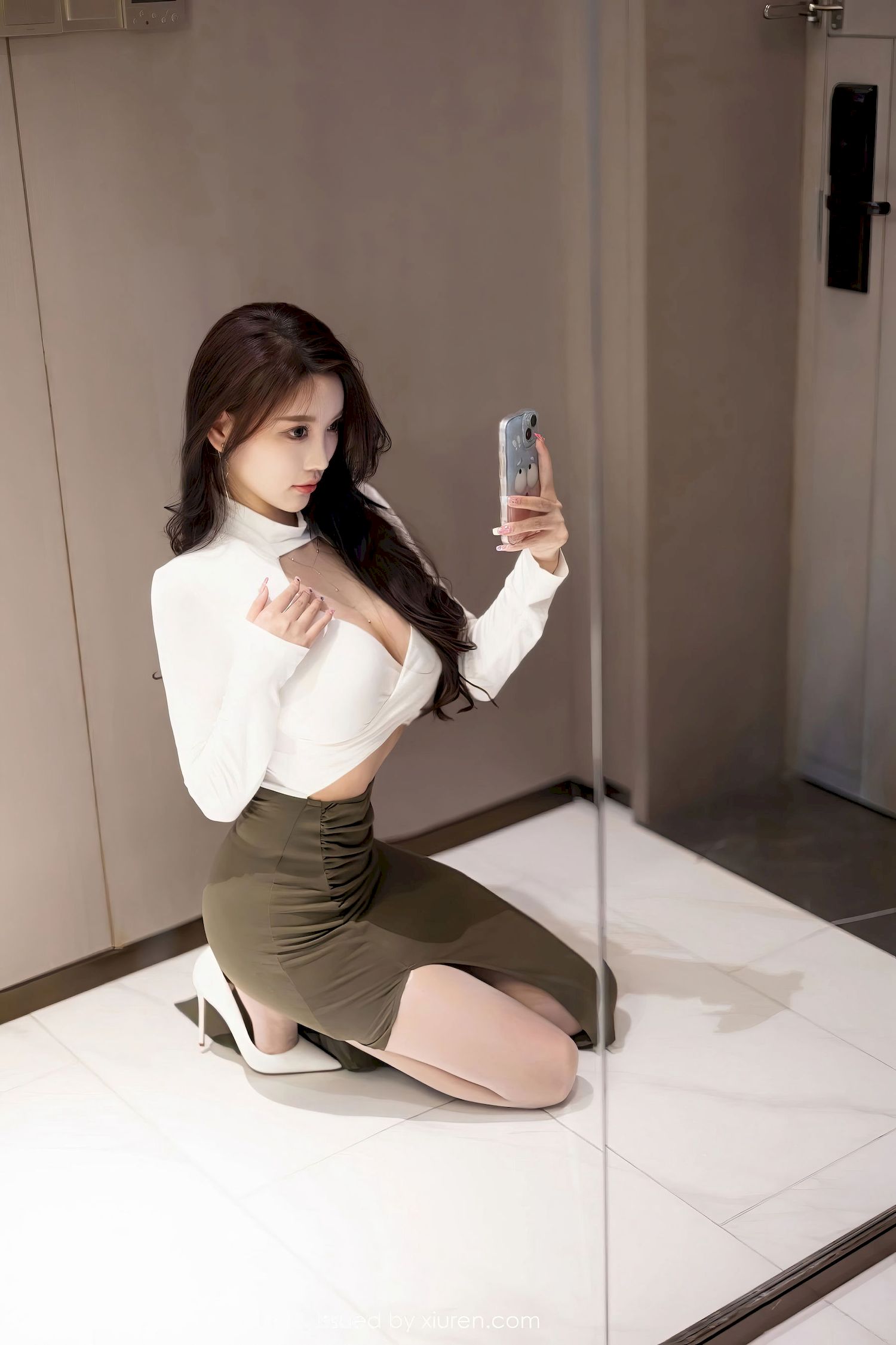 [XIAOYU语画界] VOL.1080 杨晨晨Yome – 白色上衣+丰腴身材写真