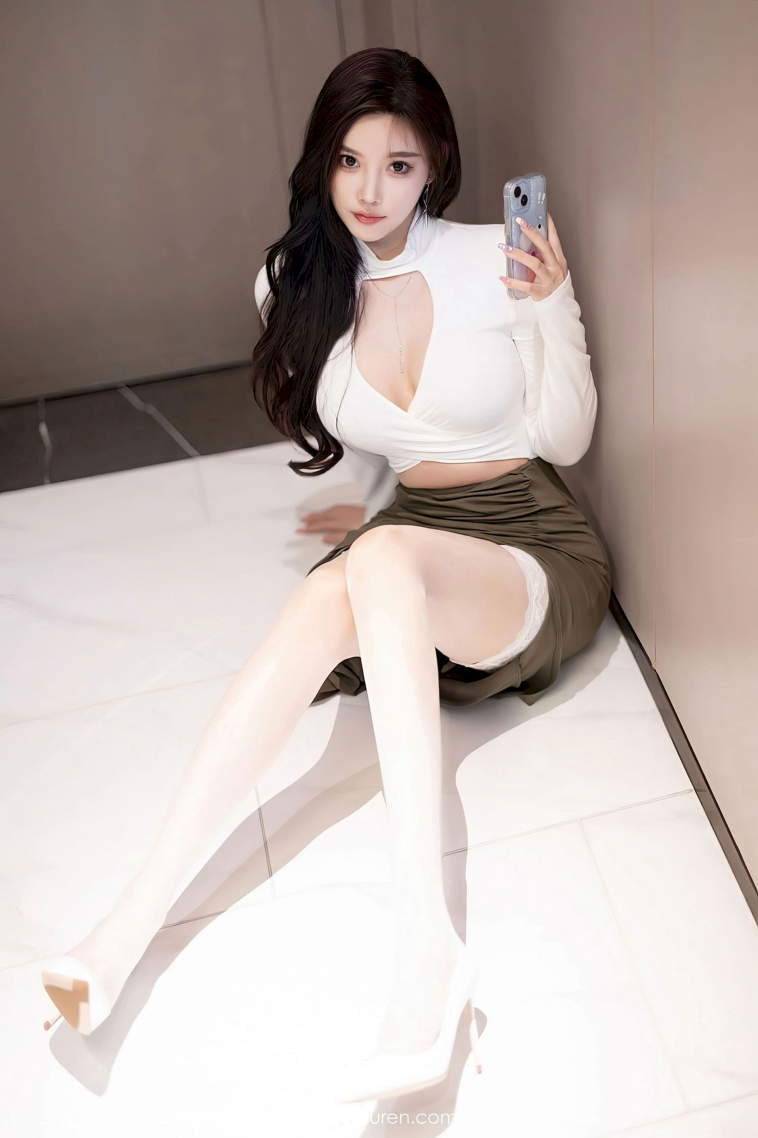 [XIAOYU语画界] VOL.1080 杨晨晨Yome – 白色上衣+丰腴身材写真