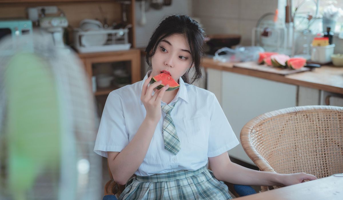 糖水日记邻家小妹JK制服搭配格子裙清纯风格写真-御萝部落