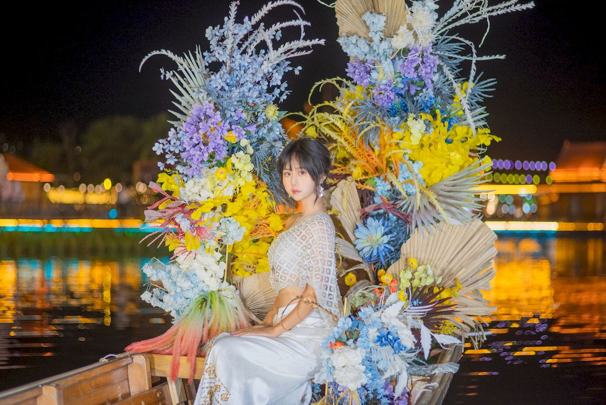 阳光美少女萌芽儿o0西双版纳傣族服饰户外甜美写真-御萝部落