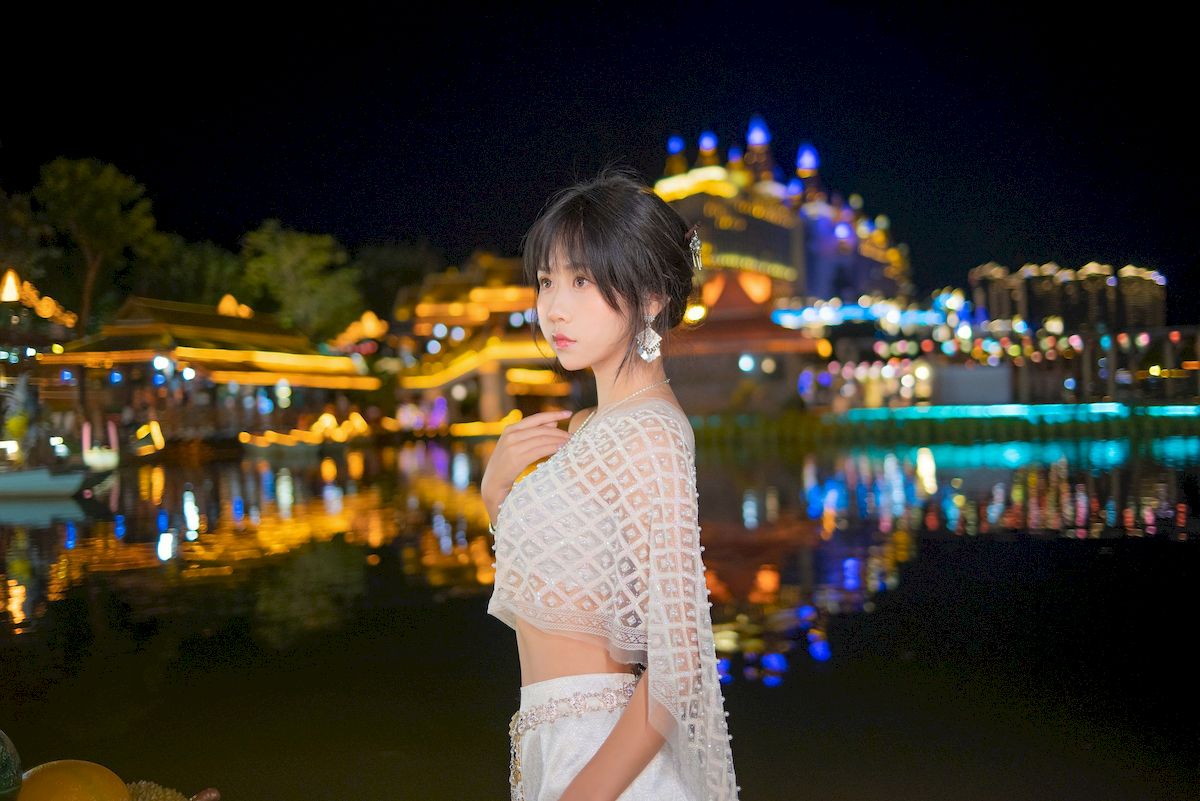 阳光美少女萌芽儿o0西双版纳傣族服饰户外甜美写真-御萝部落