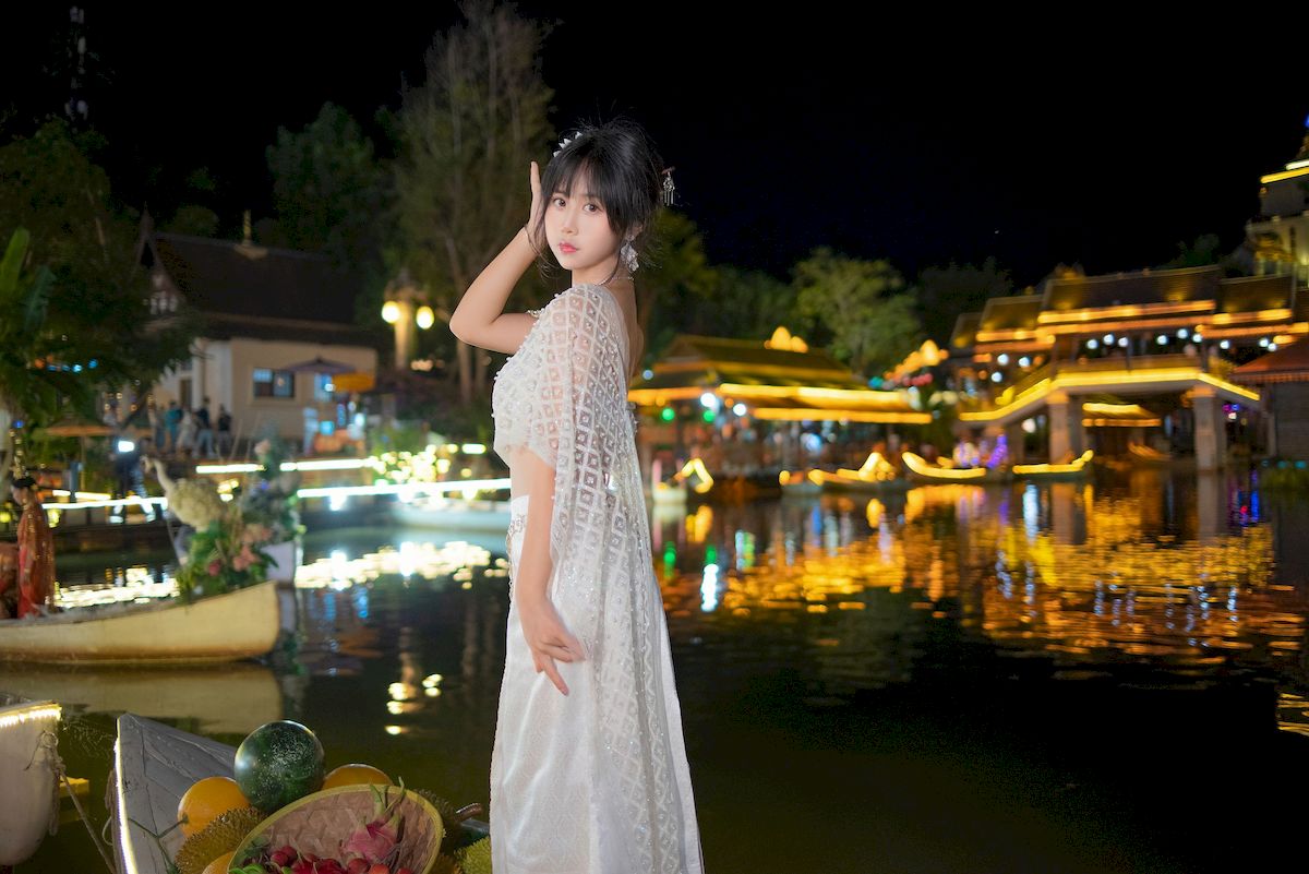 阳光美少女萌芽儿o0西双版纳傣族服饰户外甜美写真-御萝部落