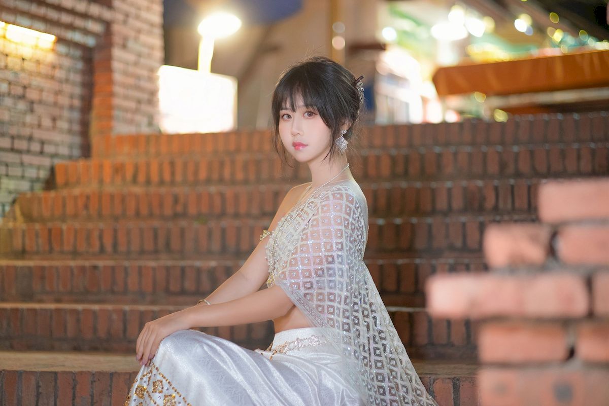 阳光美少女萌芽儿o0西双版纳傣族服饰户外甜美写真-御萝部落