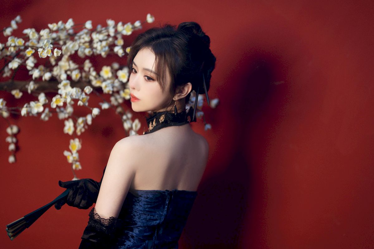 邻家正妹Shika小鹿鹿旗袍系列COS烽火经年美图-御萝部落