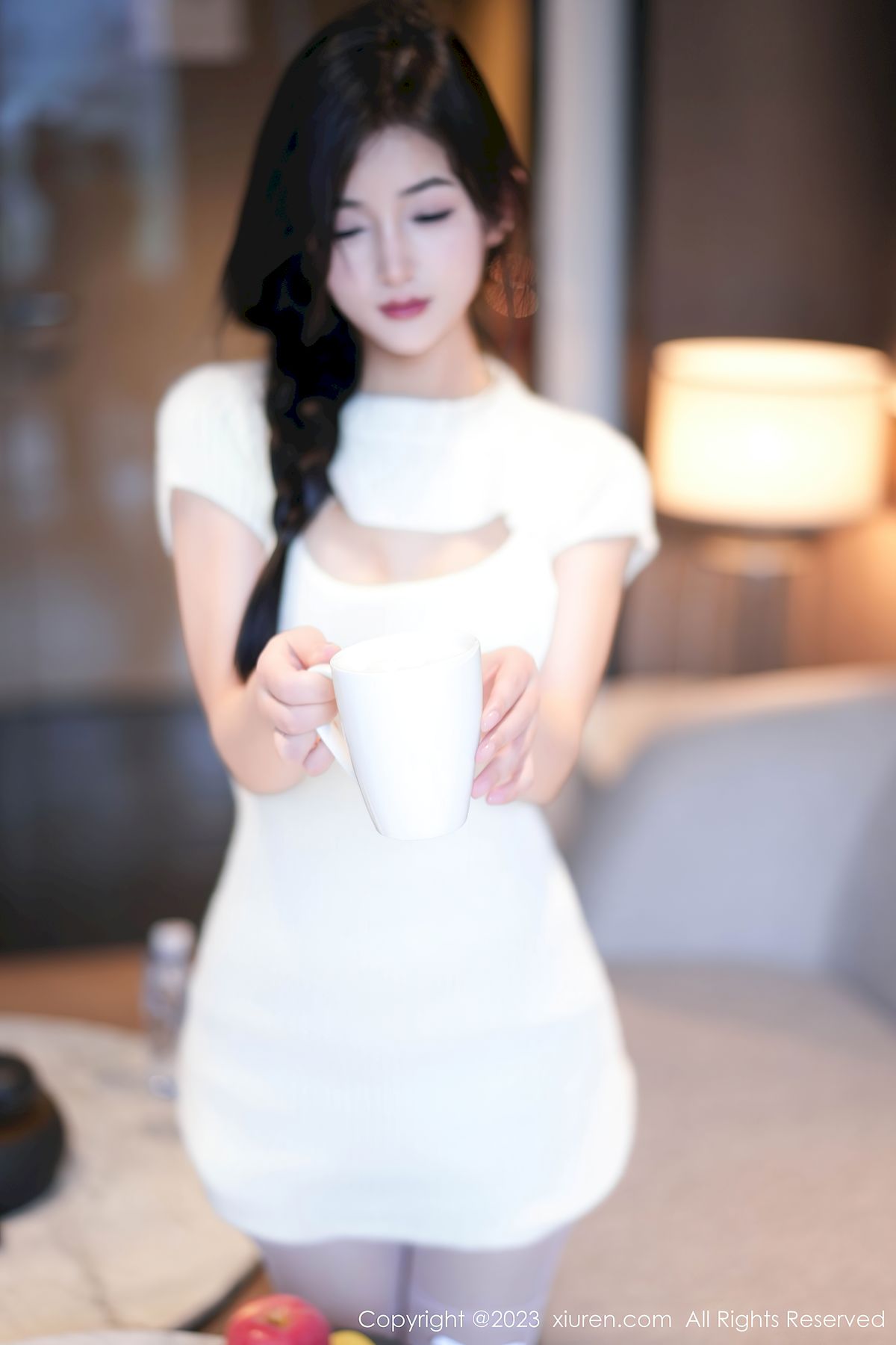 秀人网新人模特谭小灵连衣短裙搭配白色丝袜性感写真-御萝部落
