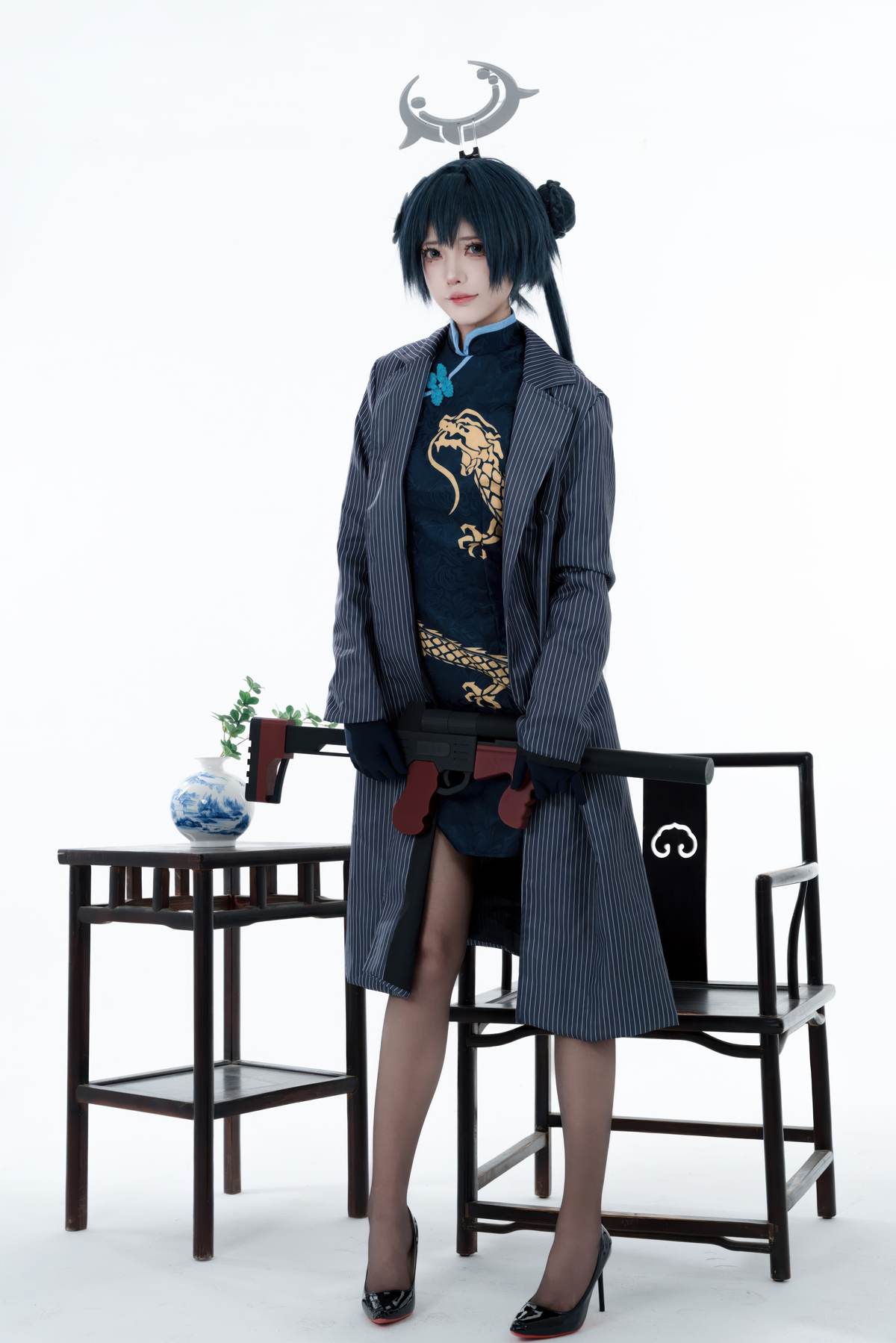 君颜圆又圆 – 龙华妃咲：黑金旗袍黑丝枪械道具 大尺度露出 153P3V