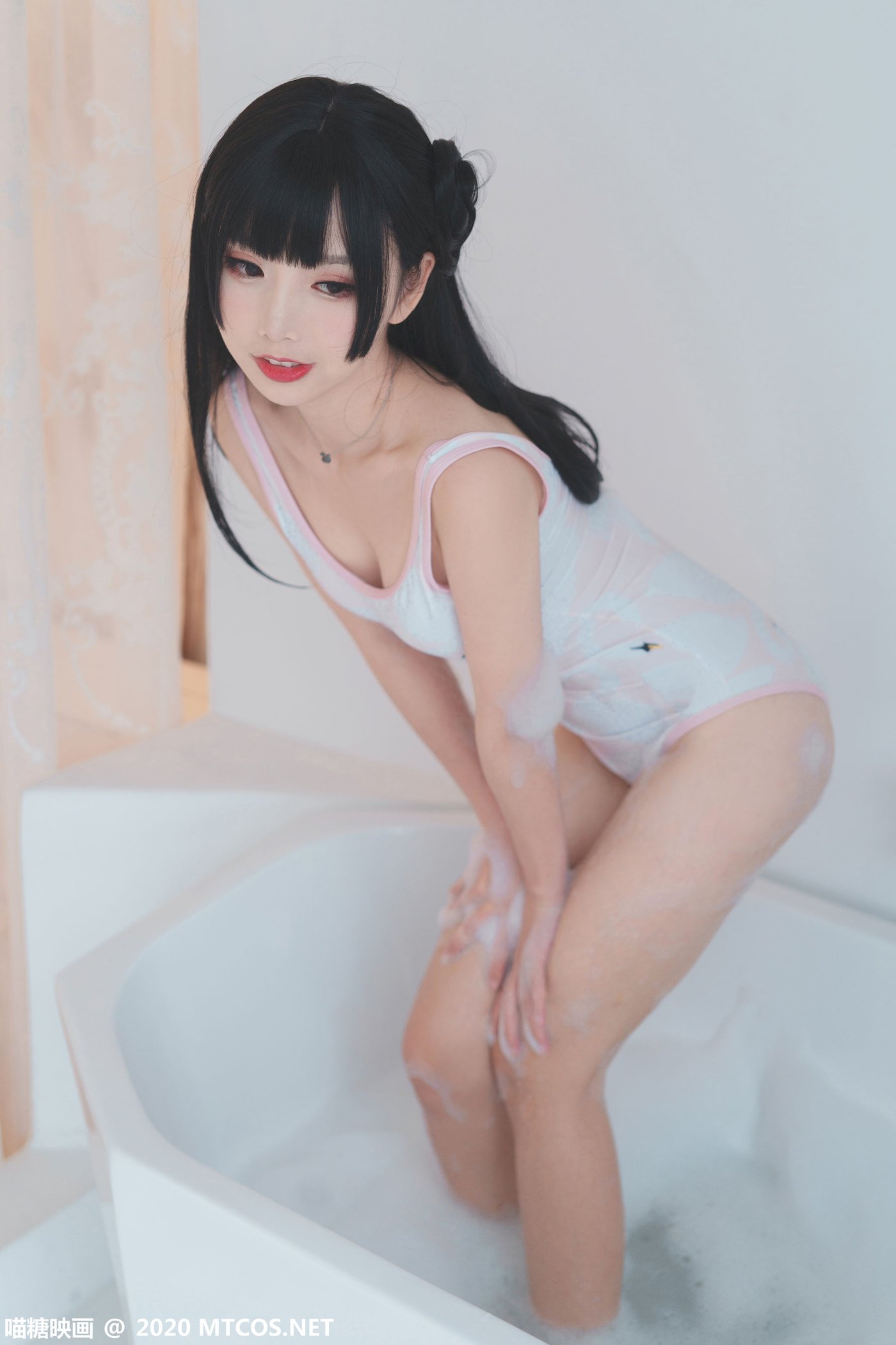 喵糖映画邻家小妹面饼仙儿死库水浴缸泡泡浴私房写真 – 美女 –