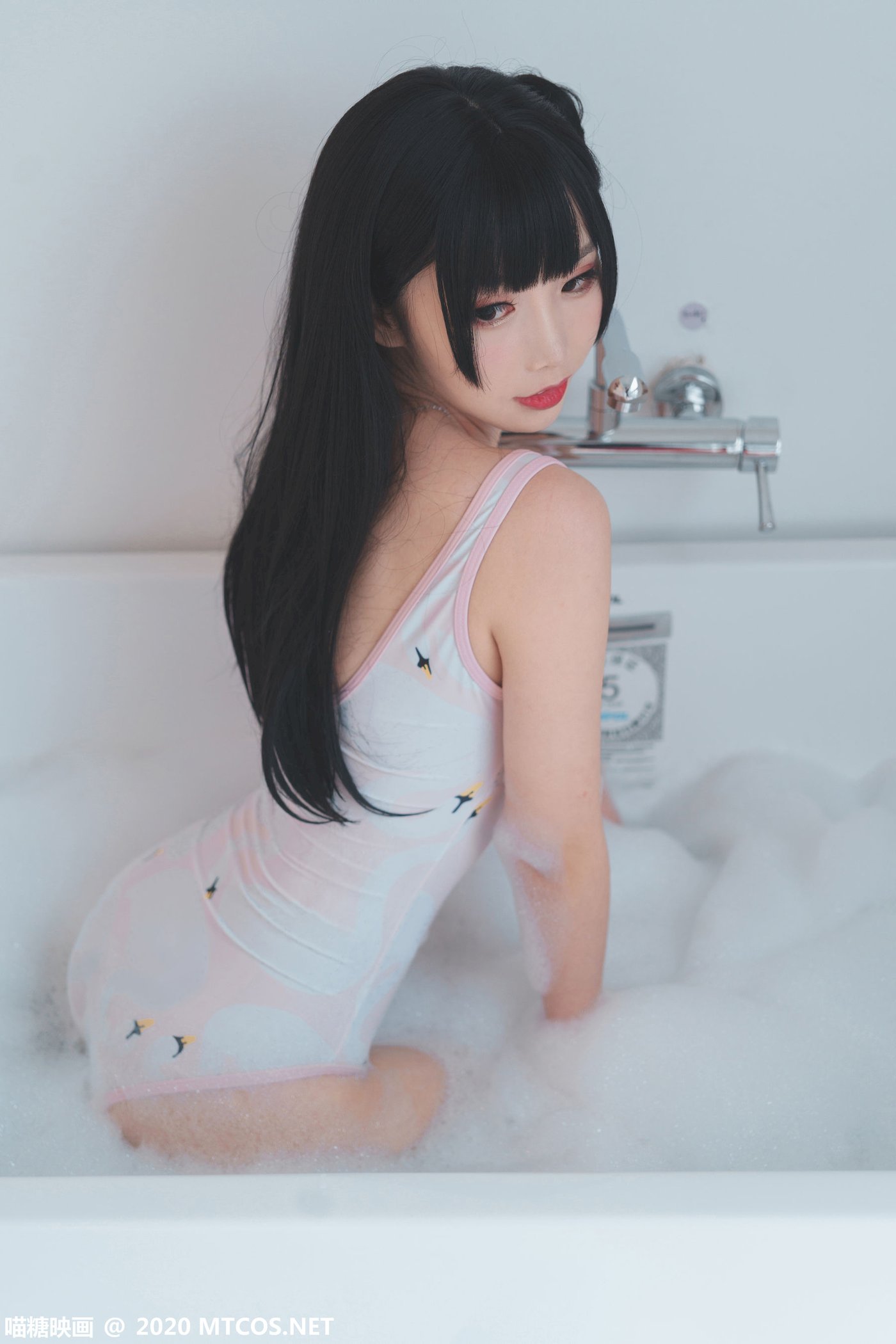 喵糖映画邻家小妹面饼仙儿死库水浴缸泡泡浴私房写真 – 美女 –