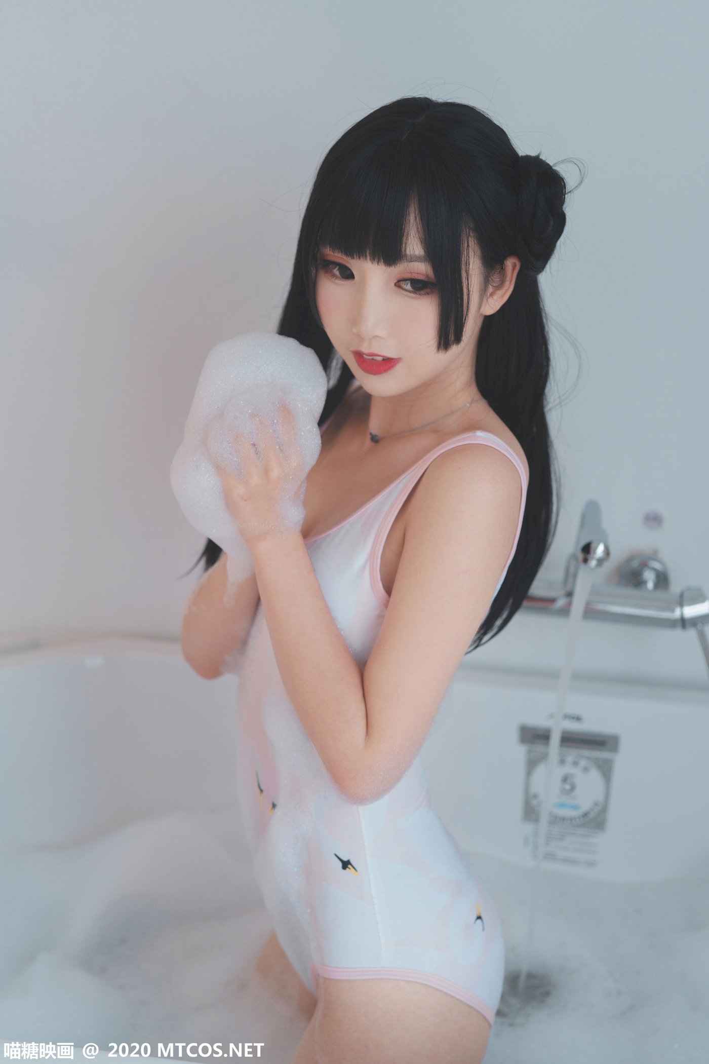 喵糖映画邻家小妹面饼仙儿死库水浴缸泡泡浴私房写真 – 美女 –