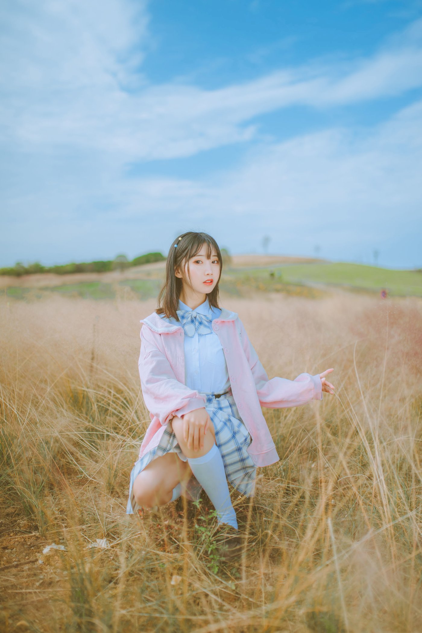 清新软妹面饼仙儿JK制服粉黛草场景粉色风格户外写真 – 美女 –