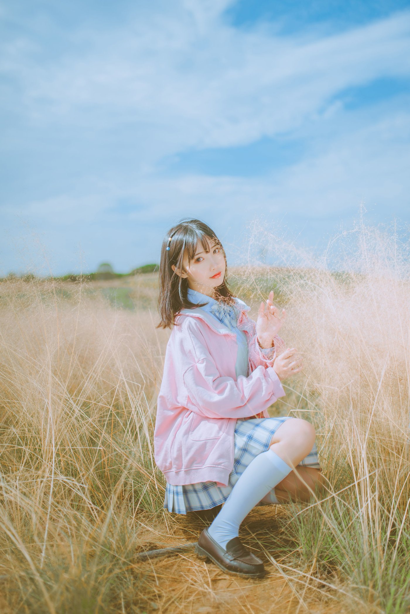 清新软妹面饼仙儿JK制服粉黛草场景粉色风格户外写真 – 美女 –