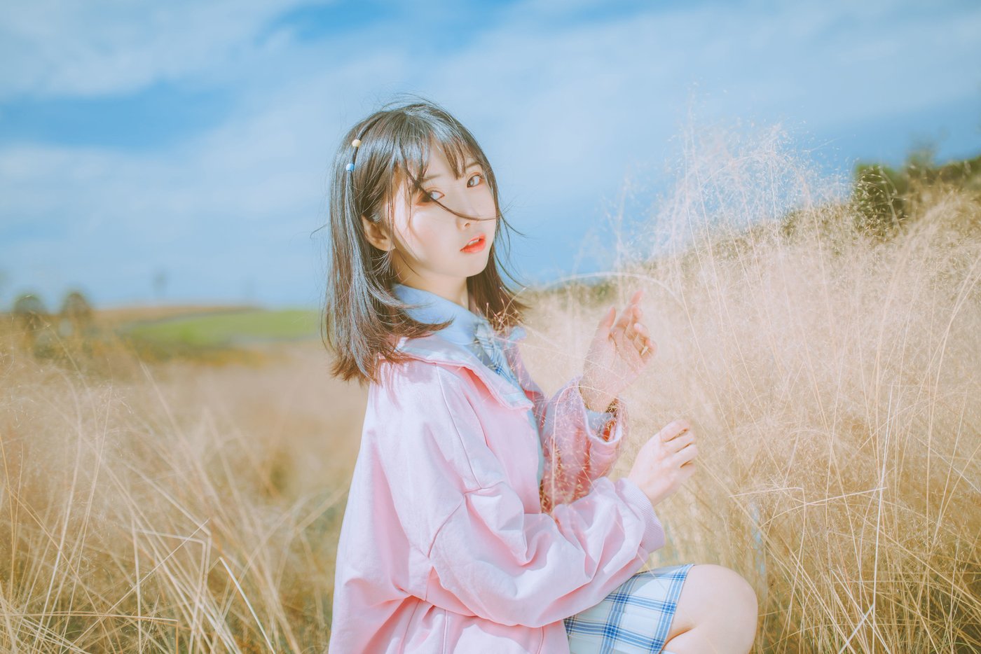 清新软妹面饼仙儿JK制服粉黛草场景粉色风格户外写真 – 美女 –